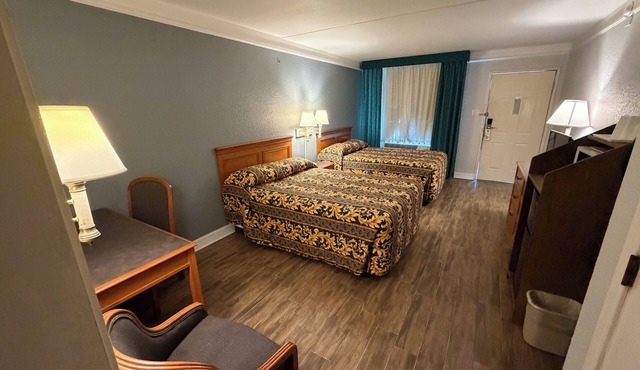 Wonderful Smoking Double Bedroom in Marvelous Houston with AC