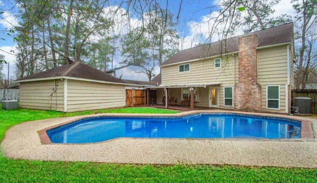World Cup home with private pool near airport⁠