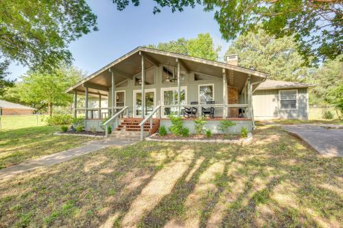 Yard, Deck & Fire Pit: Cedar Creek Reservoir Gem