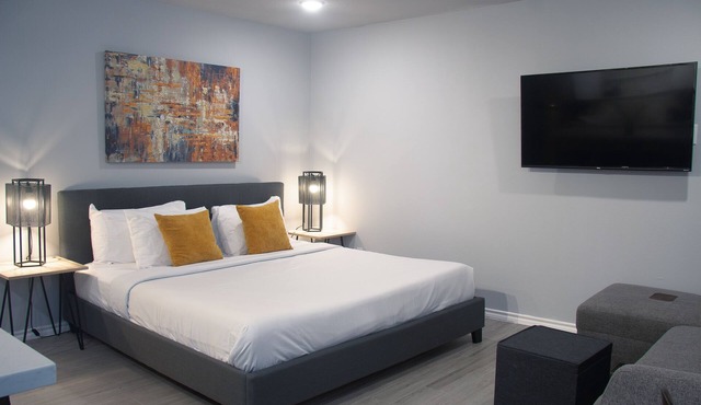 Your Montrose Studios! Sleeps 40/20BR/20BA/20PA