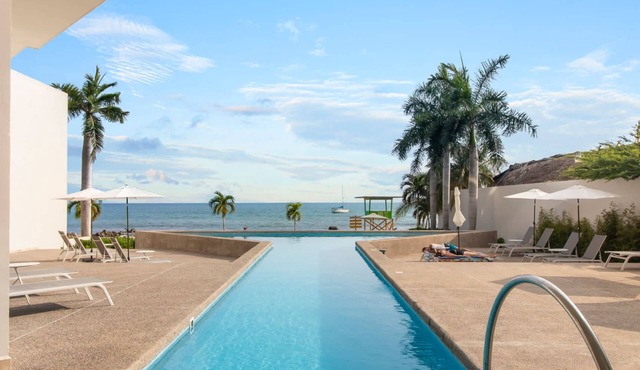 Zantamar 304E: Beachfront Condo w/Pools & Gym