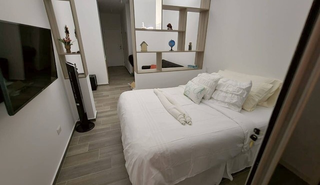 ZONA 13-Hermoso estudio frente al Aeropuerto