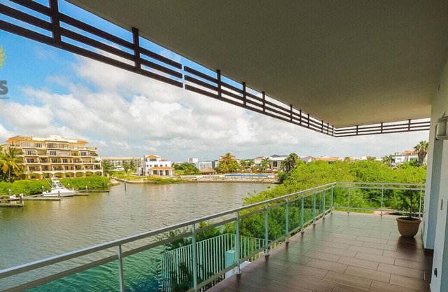 2014 apartment with panoramic view