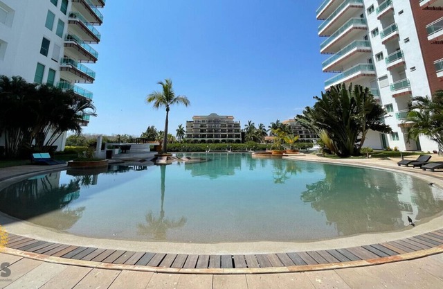 8012 apartment with lake view