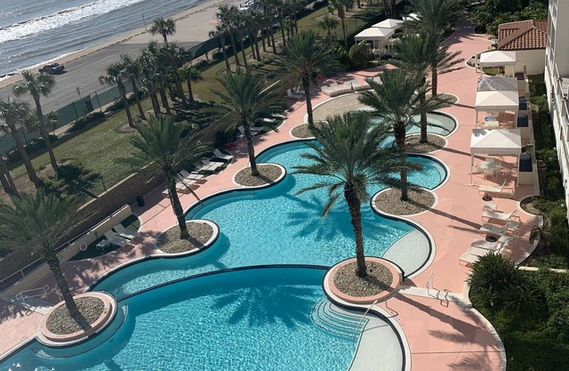 Beautiful 3 bedrooms condo with full view of the Gulf!