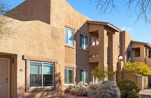 Enjoy the Oro Valley in this 1BD condo with resort amenities