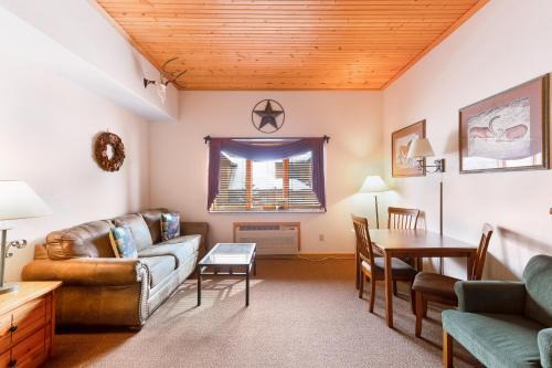 Gateway Lodge 