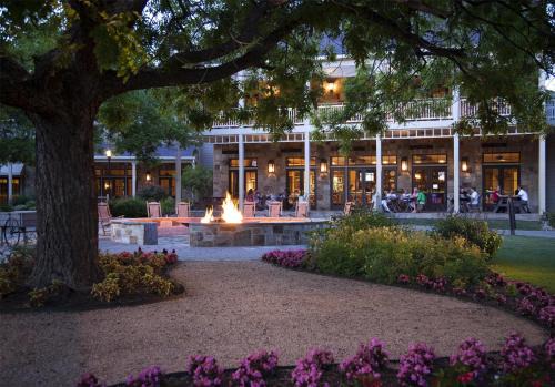 Hyatt Regency Pines Resort 