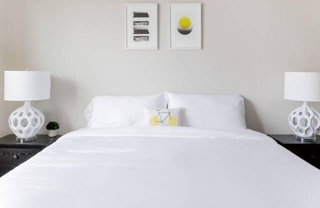 Kasa | East Austin | Sophisticated 1BR/1BA Apartment
