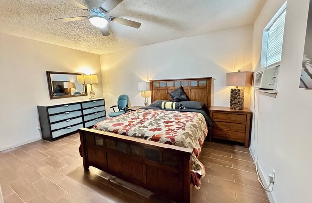 Lovely 2 BR &1 BA in downtown king William riverwalk convenient area