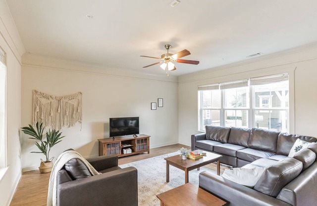 NEW Spacious 6BD Apt - Family Friendly Retreat