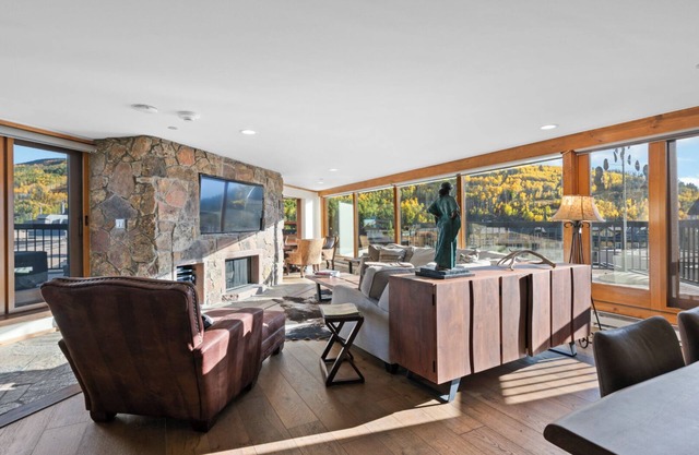 Unparalleled 4BR Penthouse 360° Vail & Beaver Creek Views Luxury Retreat
