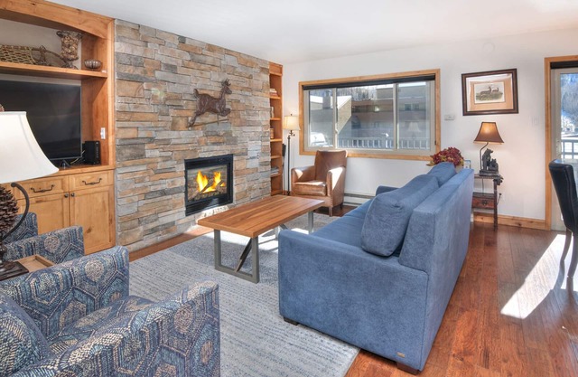 Vantage Point Condo 201 | Spacious 2BR in Lionshead Village