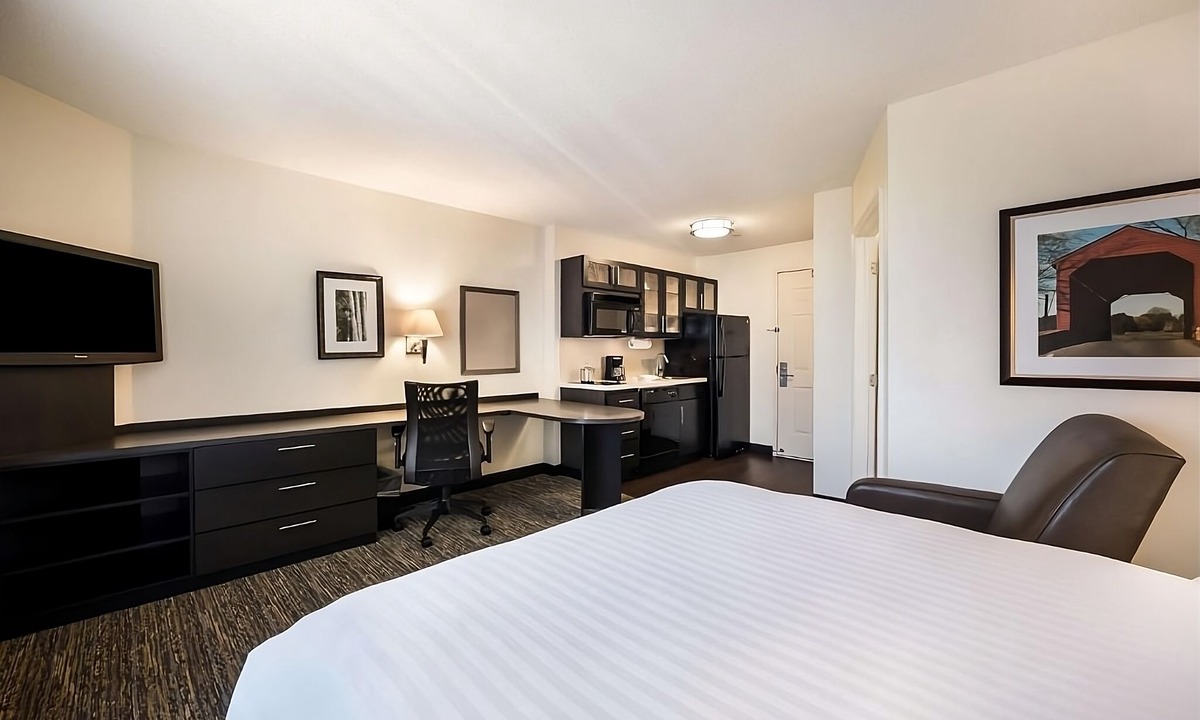 North Arlington Apartment | Pet-friendly Accommodation, Full Kitchen and Private Parking Onsite!