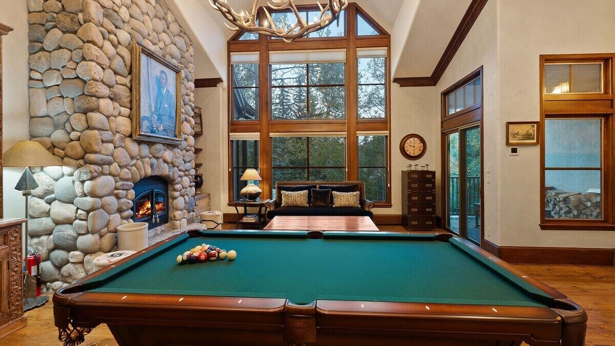 Beaver Creek House | 5 Beds in BC - Ski In, Hot Tub, Pool