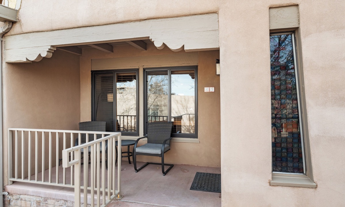 Northeast Santa Fe Hotel | Fort Marcy 83 | Walk to Plaza | Wood Fireplace | Full Kitchen | Hot Tub | Pool | Single Level
