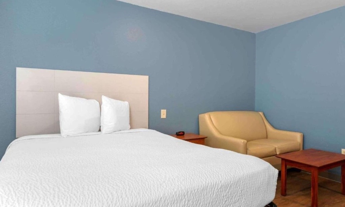 El Dorado West Apartment | 1 Queen Bed | Non-Smoking, Kitchen