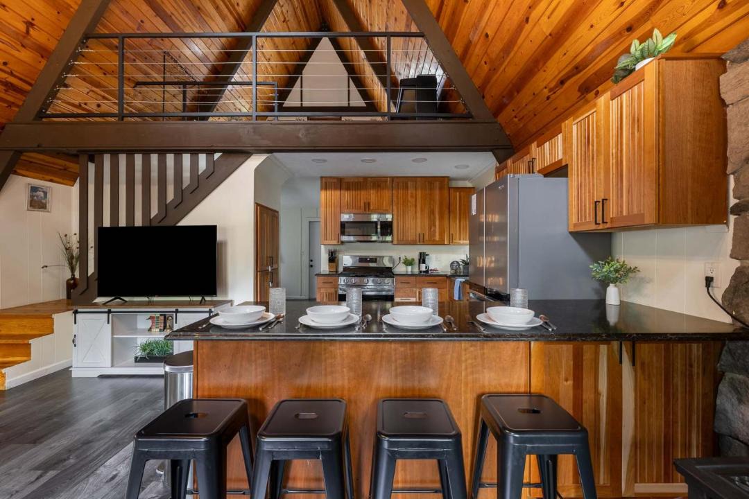 Kachina Village House | Hotevilla A-Frame Cabin with Wi-Fi & Pine Tree Views