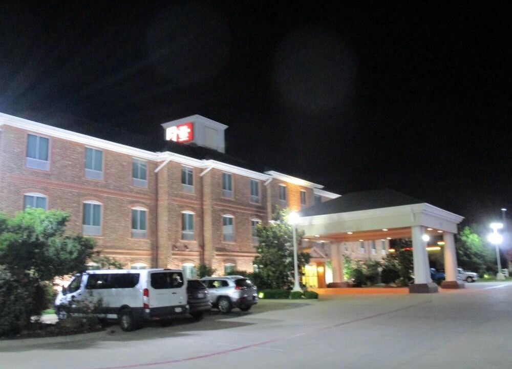 Photo of Buildings in Waxahachie