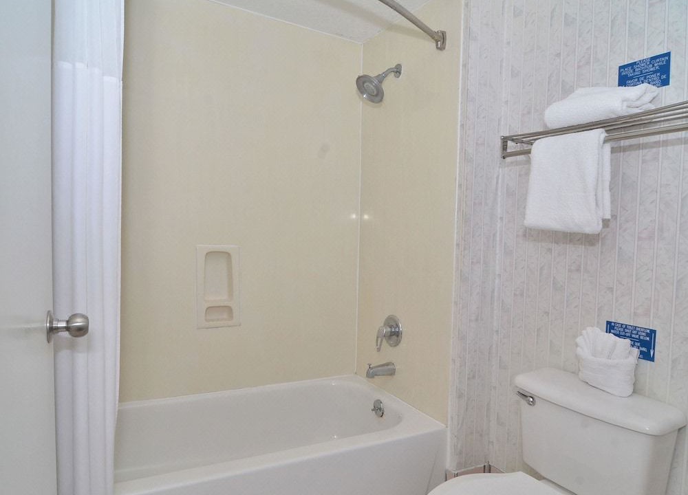 Photo of Bathroom in Harlandale