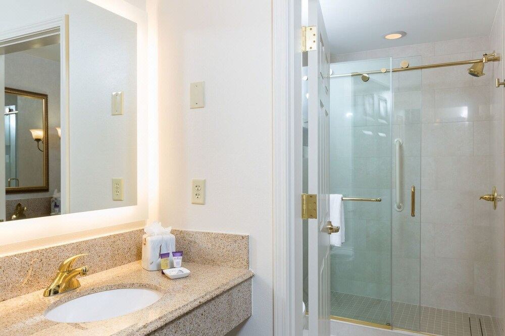 Photo of Bathroom in Highlands - Perkins