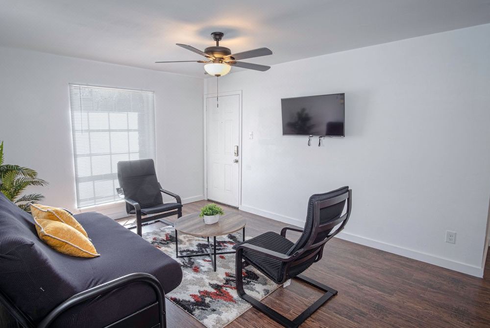Photo of Livingroom in Midtown