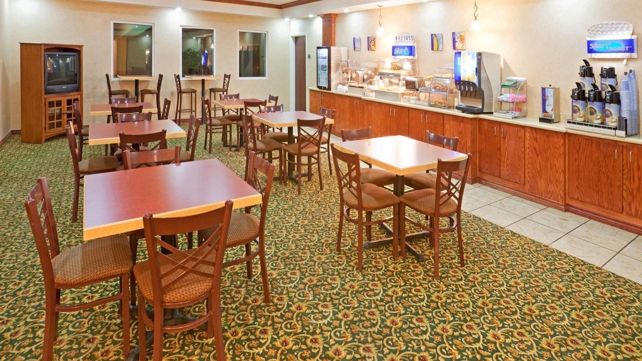 Photo of Livingroom in Commerce