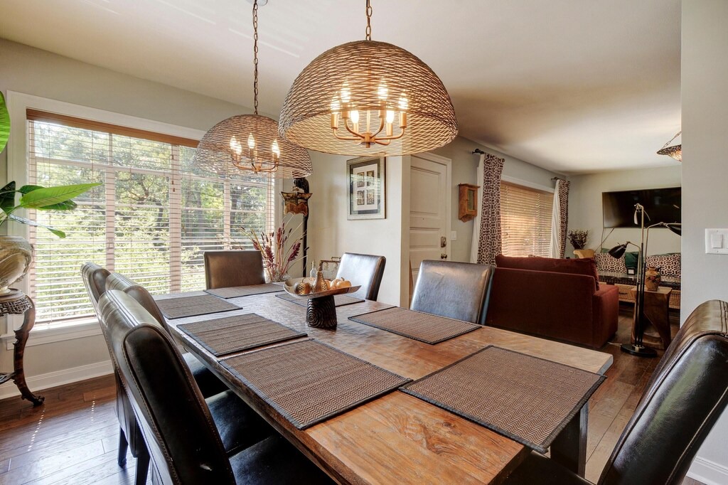 Photo of Livingroom in South River City
