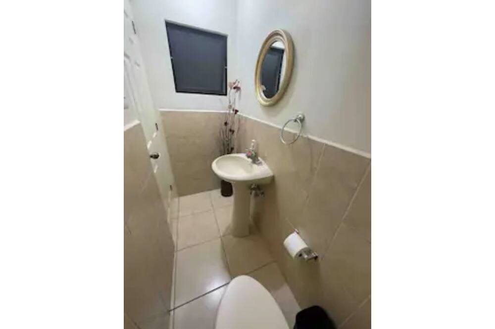 Photo of Bathroom in Zona 16