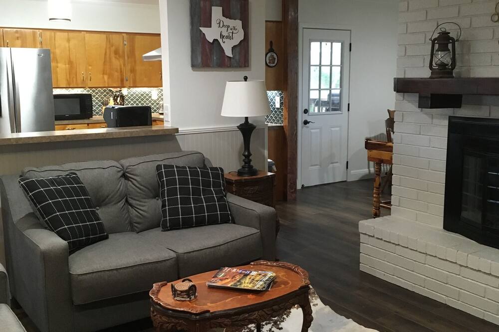 Photo of Livingroom in Dripping Springs