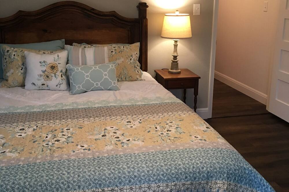 Photo of Bedroom in Dripping Springs