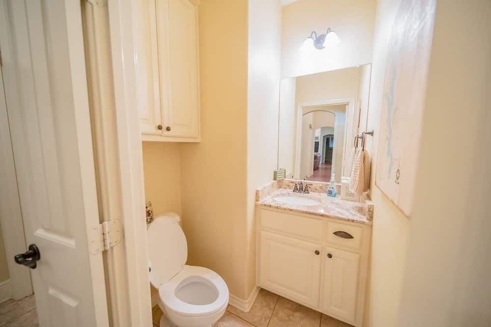 Photo of Bathroom in Bullard