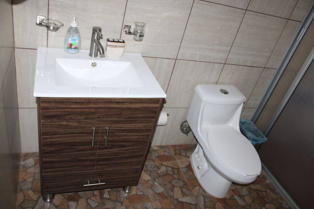 Photo of Bathroom in Marcos Castellanos