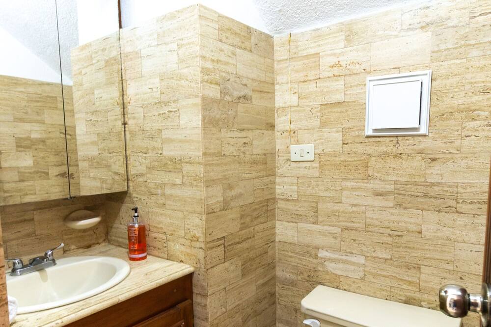 Photo of Bathroom in Colonia Vista Hermosa Uno