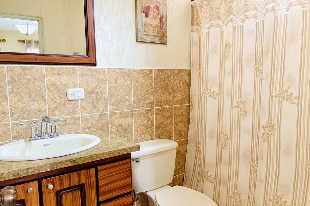 Photo of Bathroom in Quetzaltenango
