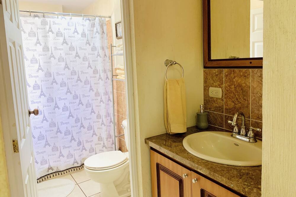 Photo of Bathroom in Quetzaltenango