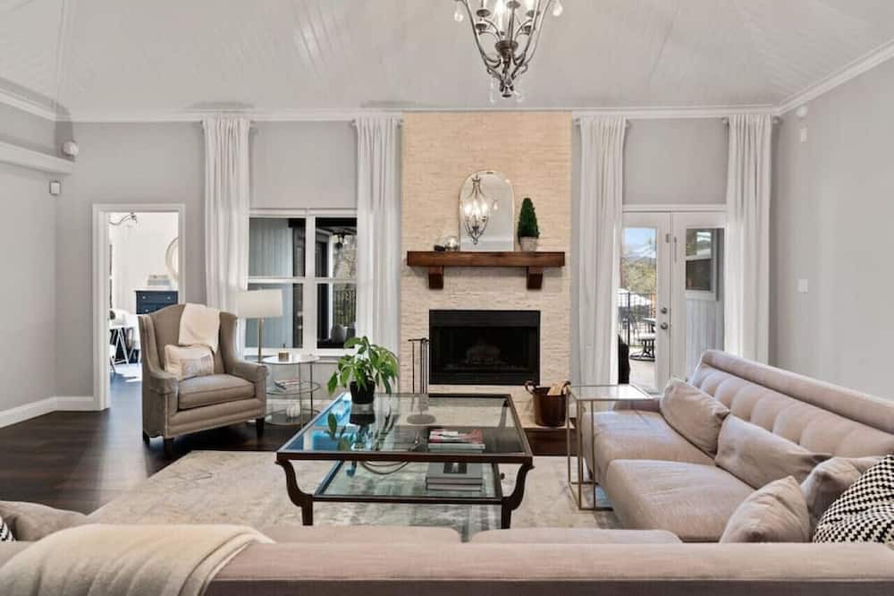Photo of Livingroom in South Arlington