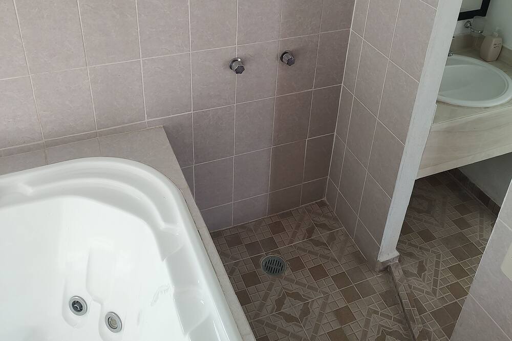 Photo of Bathroom in Bonifacio Garcia