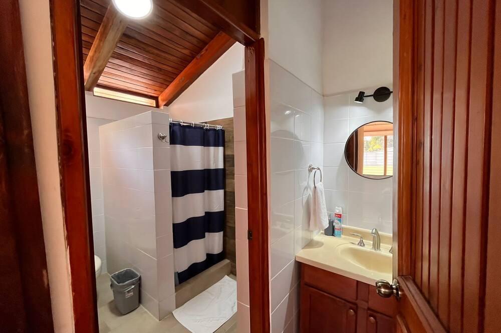 Photo of Bathroom in Puerto Quetzal