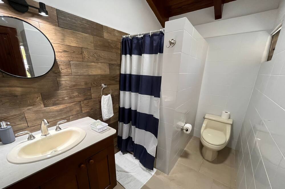 Photo of Bathroom in Puerto Quetzal