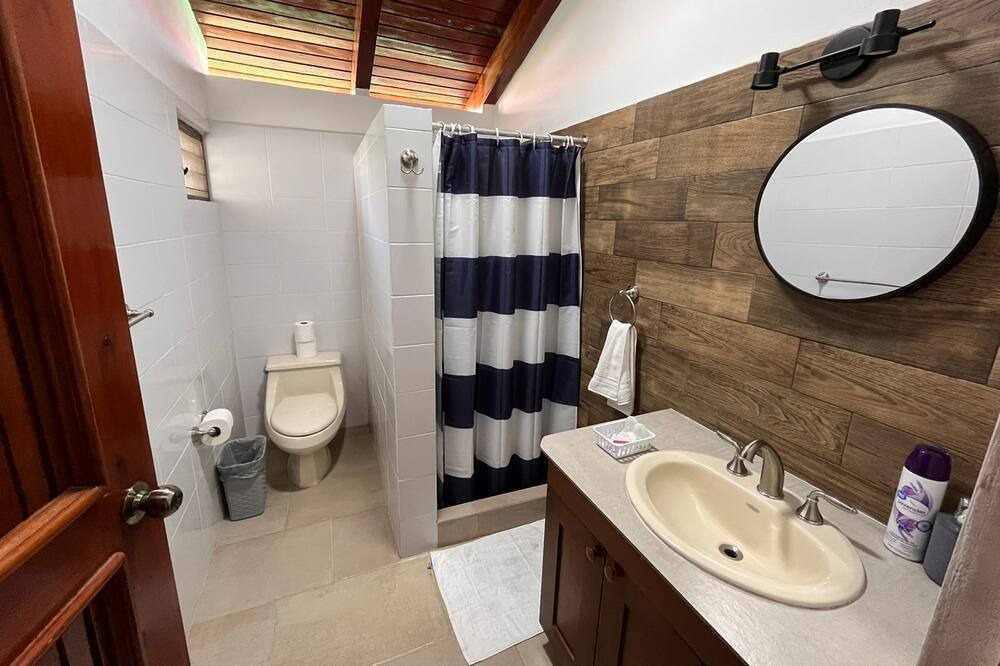 Photo of Bathroom in Puerto Quetzal