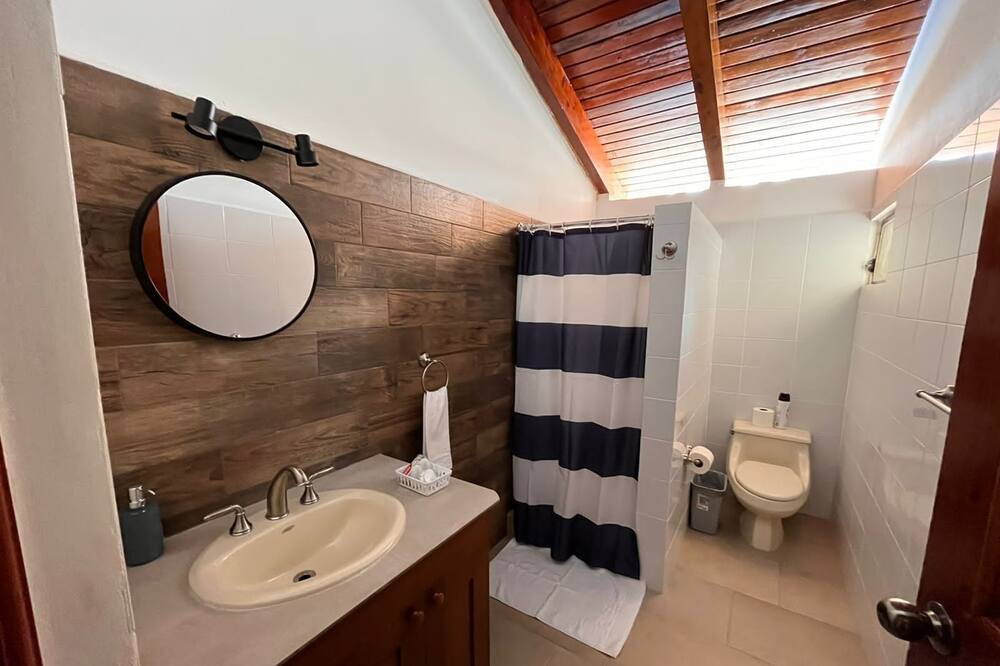 Photo of Bathroom in Puerto Quetzal