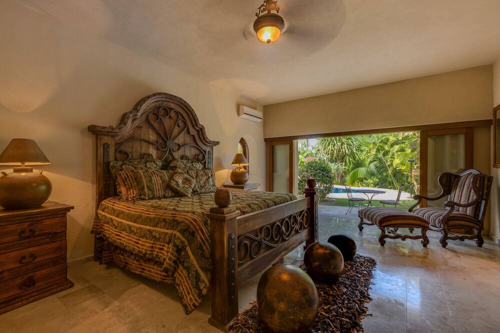 Photo of Bedroom in South Shore Hotel Area
