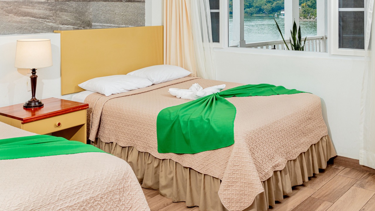 Photo of Bedroom in Flores