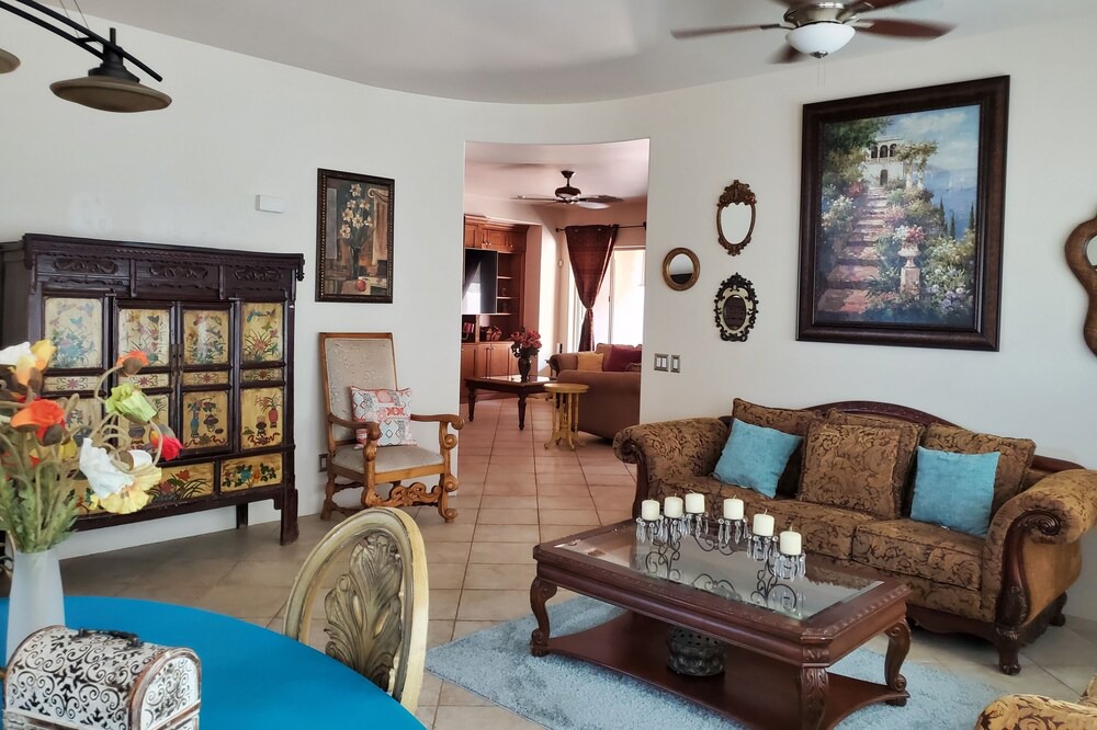 Photo of Livingroom in South Mountain