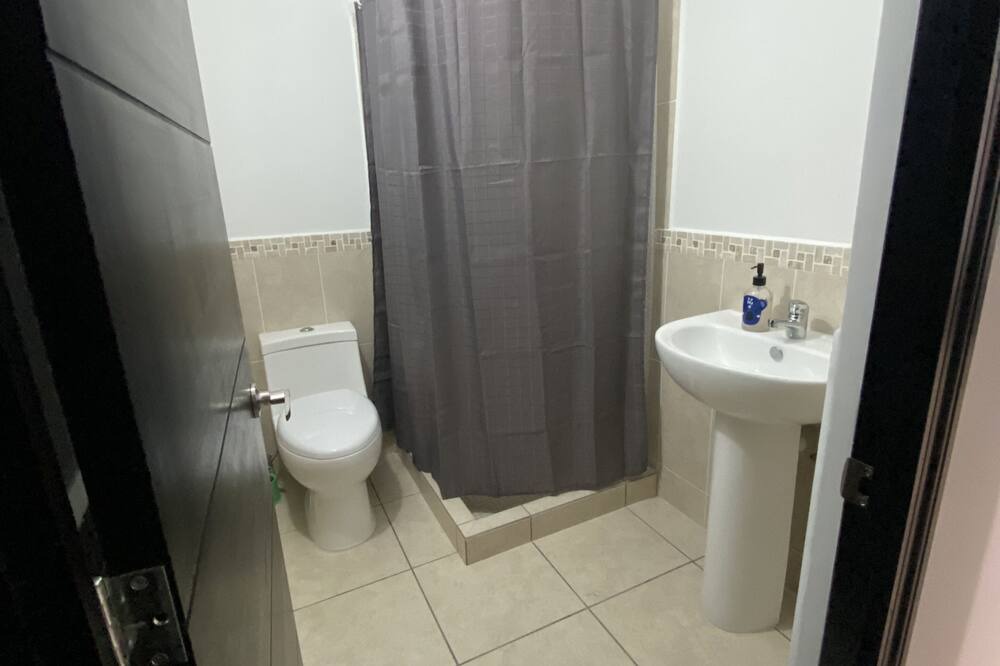 Photo of Bathroom in Zona 15