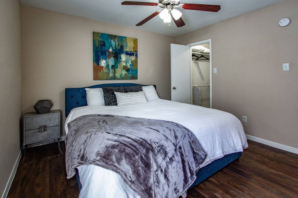 Photo of Bedroom in Astrodome