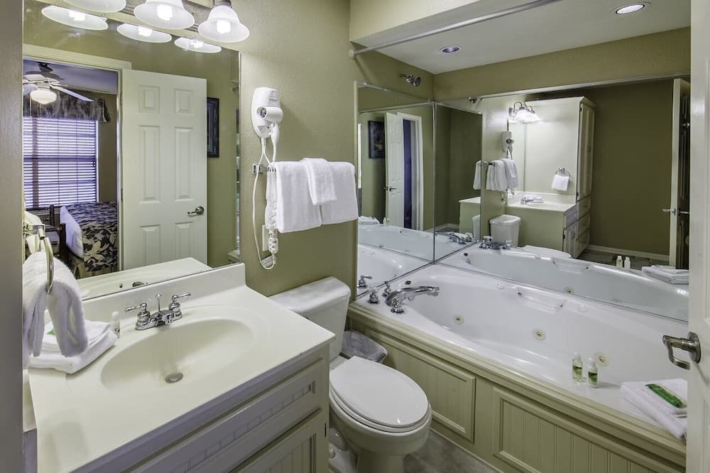 Photo of Bathroom in Canyon Lake