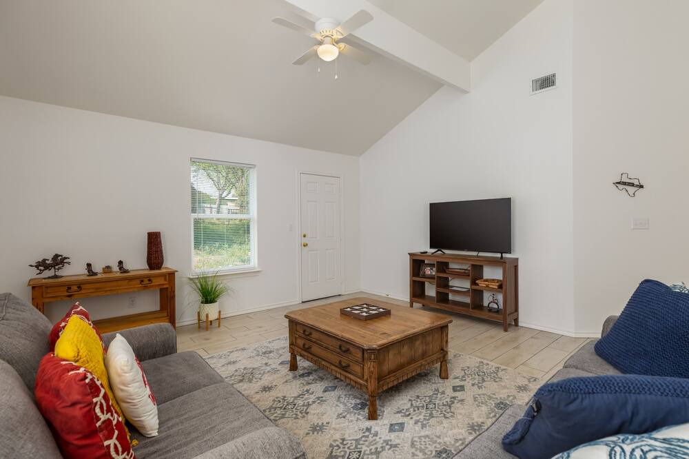 Photo of Livingroom in Granbury