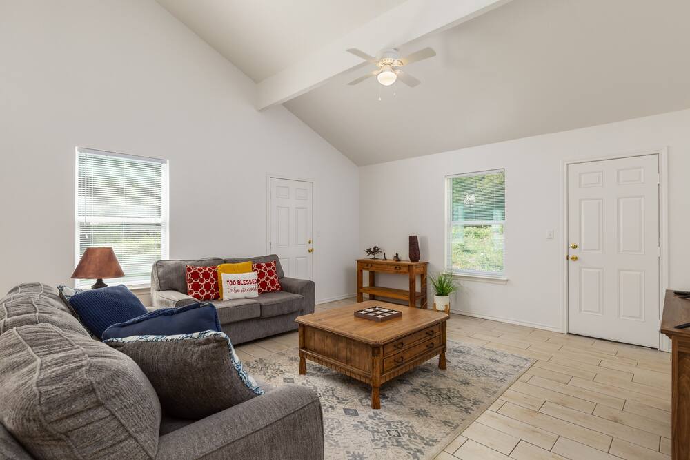 Photo of Livingroom in Granbury